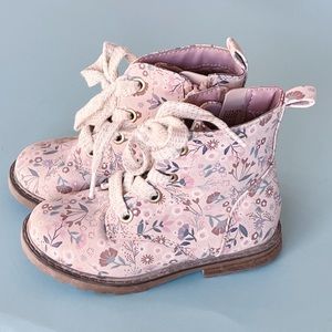 Cat and Jack lavender floral boots size 8
